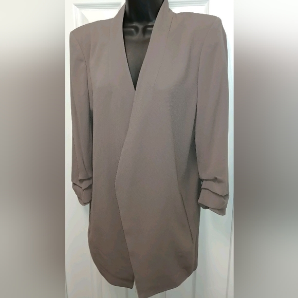 Babaton Jackets & Blazers - Babaton Atelier Power Hip blazer